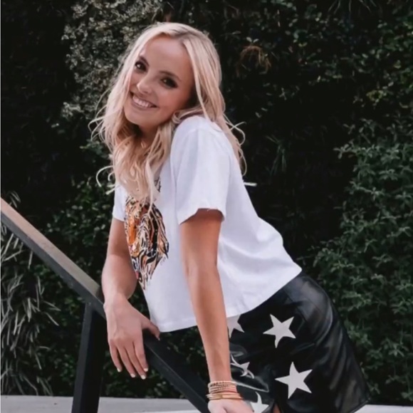 Profile Picture of Jenna Mitchell (@jennamitchel123) on Poshmark