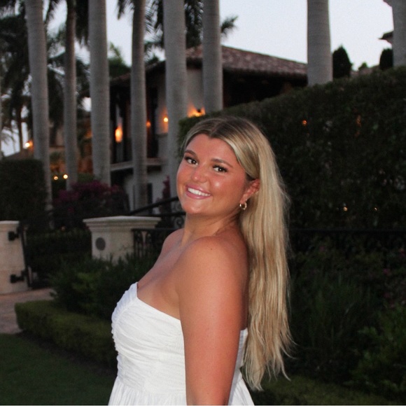 Profile Picture of Ally Ziegler (@allyzieg) on Poshmark