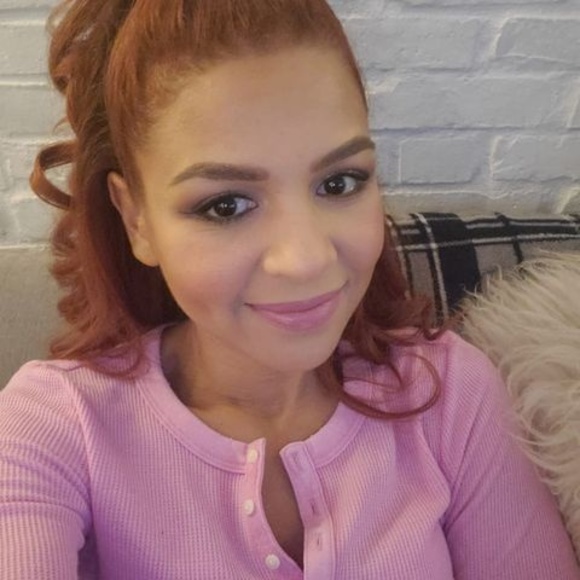 Maxine Collette - Poshmark Profile Picture of Maxine Collette (@maxine_collette) on Poshmark