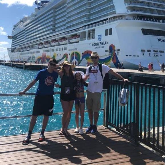 Profile Picture of Amanda Gladson (@mandyd0405) on Poshmark