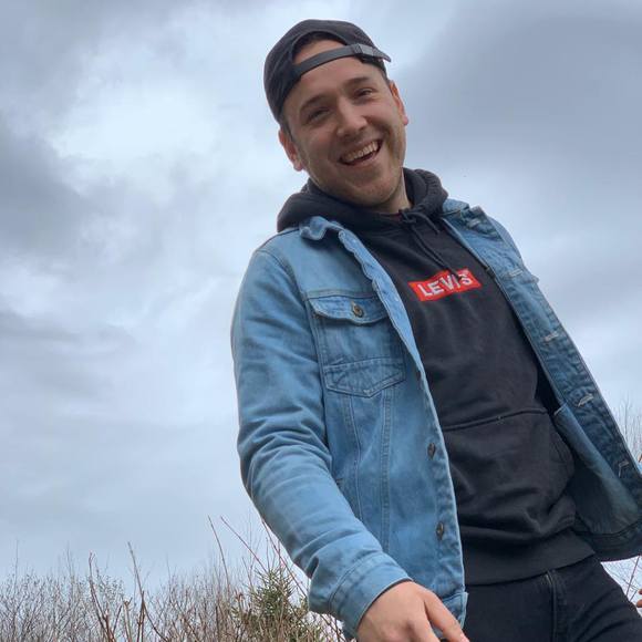 Vid Feher - Poshmark Profile Picture of Vid Feher (@vfeher09) on Poshmark