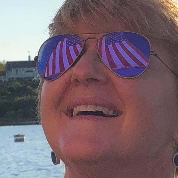 Profile Picture of Dawn Morrison (@redcm) on Poshmark