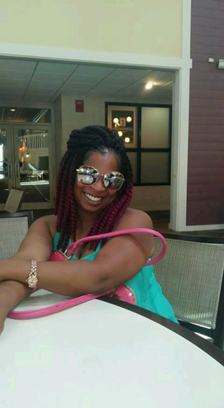 Profile Picture of Shaneka Kelly (@nekakelly) on Poshmark