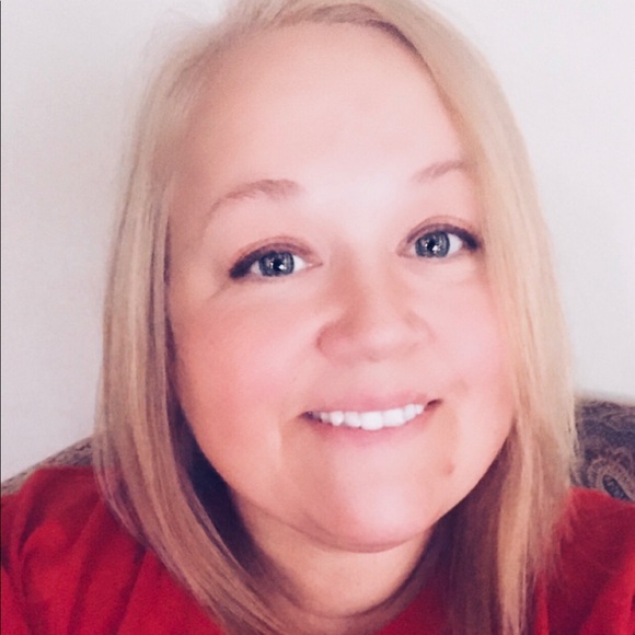 Gerri Wazny - Poshmark Profile Picture of Gerri Wazny (@gerwazny) on Poshmark