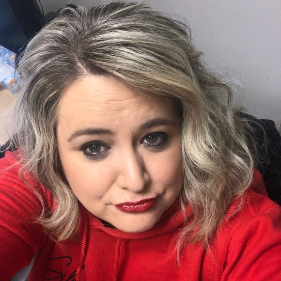 Profile Picture of Kristy Bailey (@kristybailey469) on Poshmark
