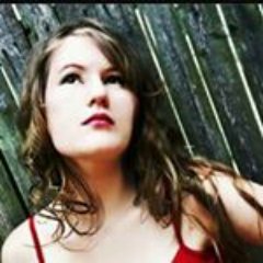 Profile Picture of Rosalee Laws (@roebeauty) on Twitter