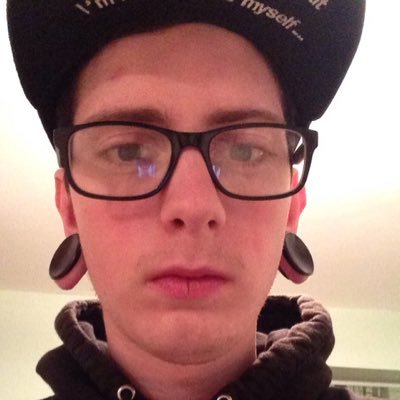 Profile Picture of Michael Linsley (@xDEADLYSPHYNXx) on Twitter