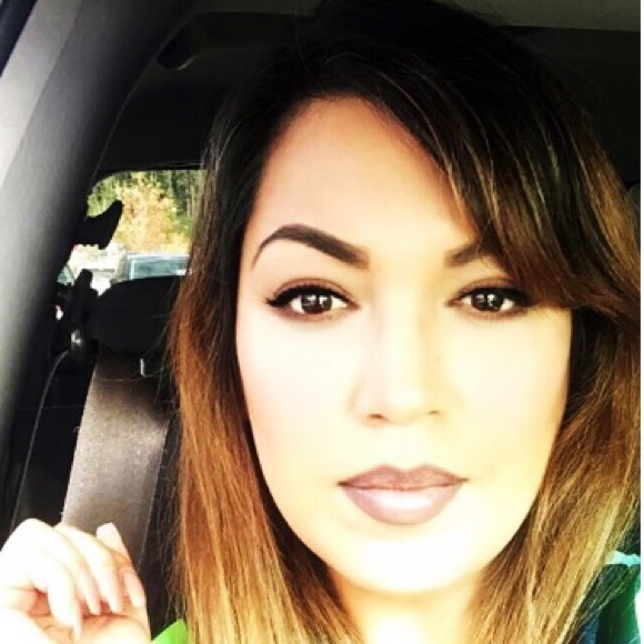 Profile Photo of Hope Alvarado (@i_hopie) on Poshmark