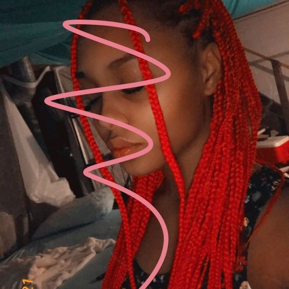 Profile Picture of Dani Gonzalez (@danigonzalez827) on Poshmark