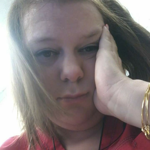 Bobbiejo Streeter - Poshmark Profile Picture of Bobbiejo Streeter (@streeterb1974) on Poshmark