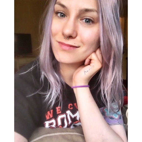 Profile Picture of Cait Catanzaro (@kittenzaro) on Poshmark