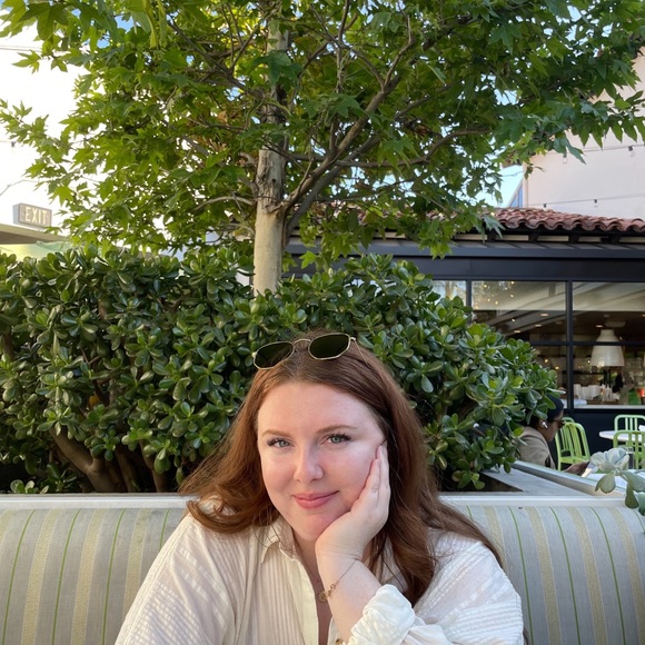 Profile Picture of Alex Darrow (@alexdarrow) on Poshmark