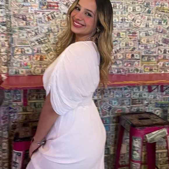 Profile Picture of Madison Llompart (@madisonllompart) on Poshmark