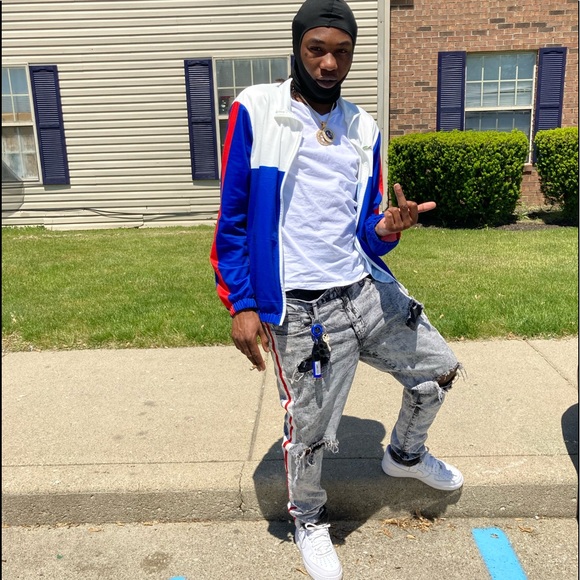 Profile Picture of Ty Vales (@huncho981) on Poshmark