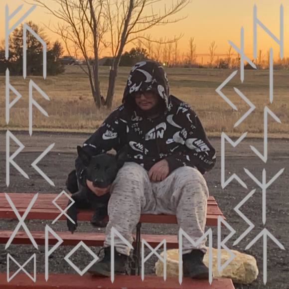 Profile Picture of Austin Rowlands (@arowla65627) on Poshmark