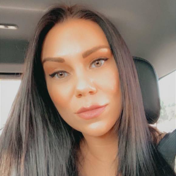 Profile Picture of Aprill Denosky (@adenosky) on Poshmark