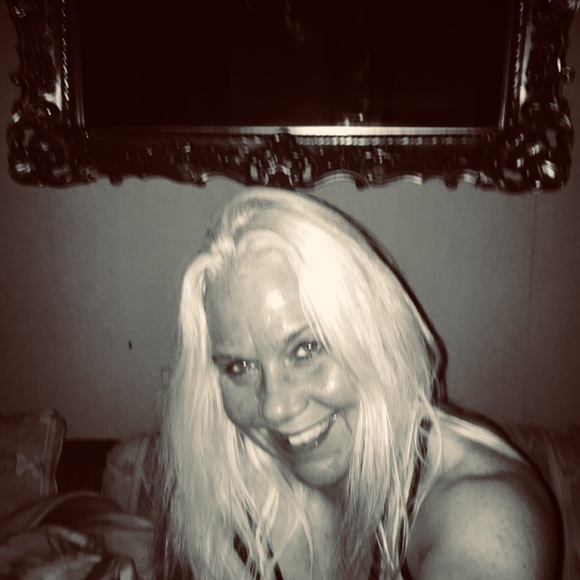 Profile Picture of Tammy Hale (@tlhale71) on Poshmark