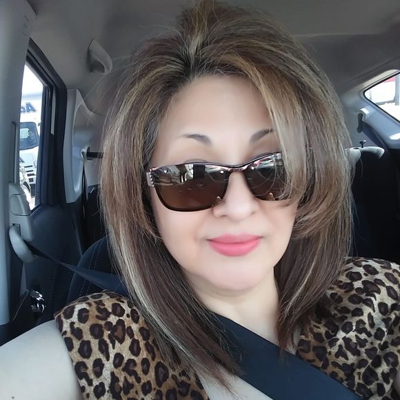 Profile Picture of Lucila Jakaboski (@lucymendozao) on Poshmark