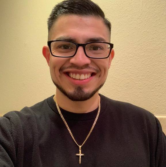 Profile Picture of Richard Rosales (@richard91733) on Poshmark