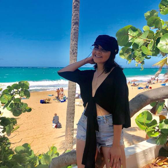 Profile Picture of Laurissa Martinez (@rissyrose9) on Poshmark