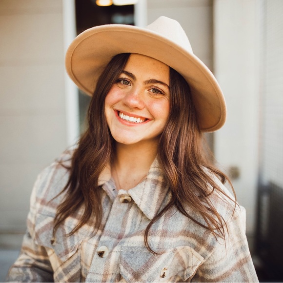 Profile Picture of Ava Tolfa (@ava_tolfa) on Poshmark