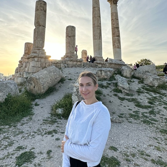 Profile Picture of Alexa Holbert (@fitlex) on Poshmark