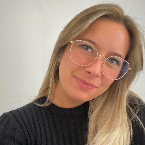 Profile Picture of Kariane Wishnowski (@karianew) on Poshmark