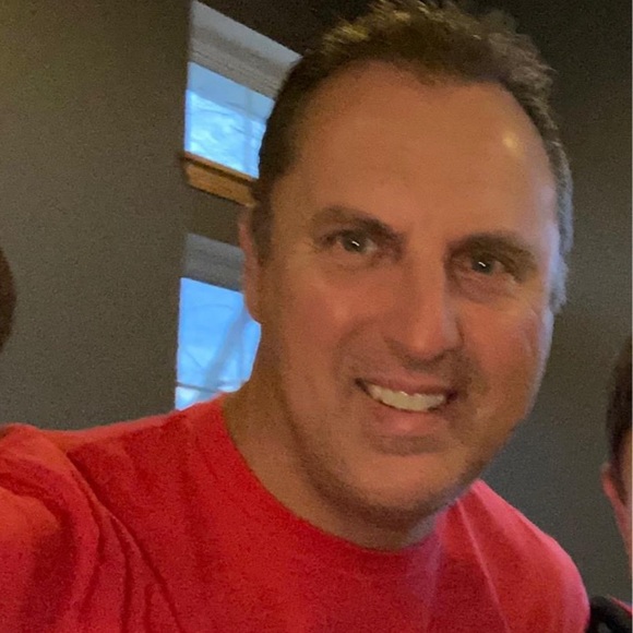 Profile Picture of Gary Schuster (@gary_schuster) on Poshmark