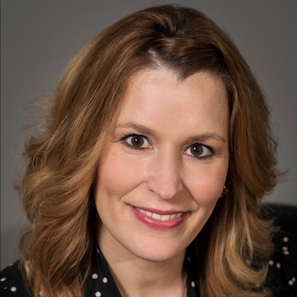 Profile Picture of Alex Barnhart (@alexaimee) on Poshmark