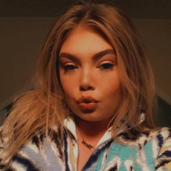 Profile Picture of Lexii Pozzi (@lexii17) on Poshmark