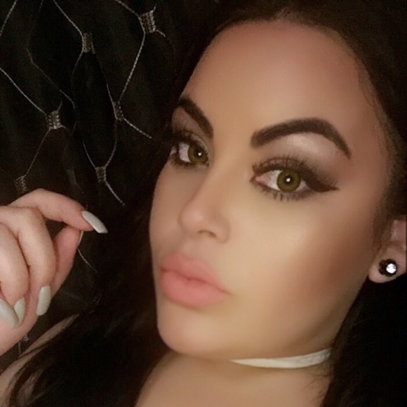 Profile Picture of Alex Noble (@alexitaboble) on Poshmark