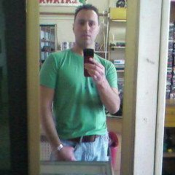 Profile Picture of Dan Bogoni (@djbogoni) on Poshmark