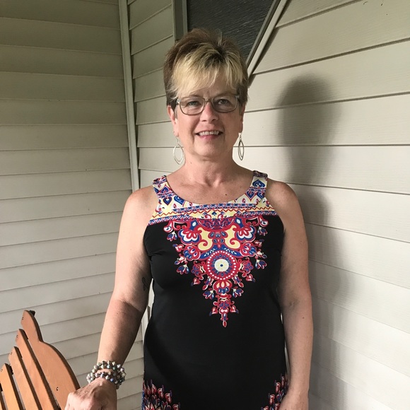 Profile Picture of Robin sue Ickes (@rsickes57) on Poshmark