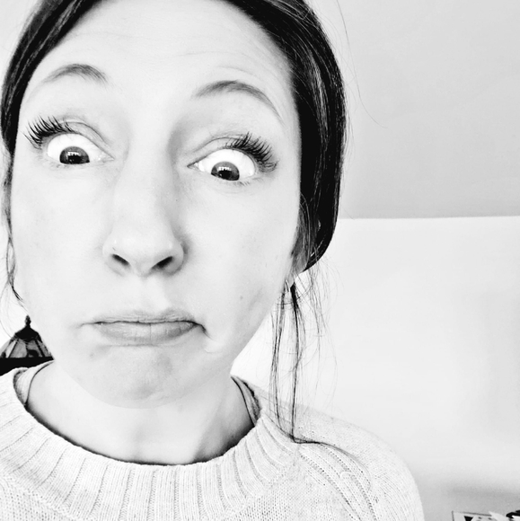 Profile Picture of Amanda Hansen (@ahansen2216) on Poshmark