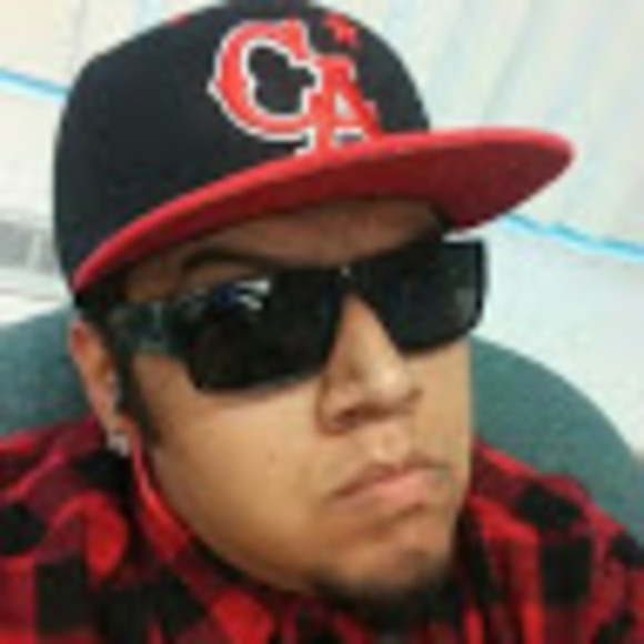 Profile Picture of Alex Sican (@sicarioxiii) on Poshmark