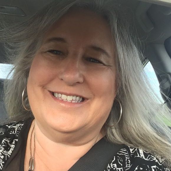 Profile Picture of Kelly Gauldin (@kellygauldin) on Poshmark