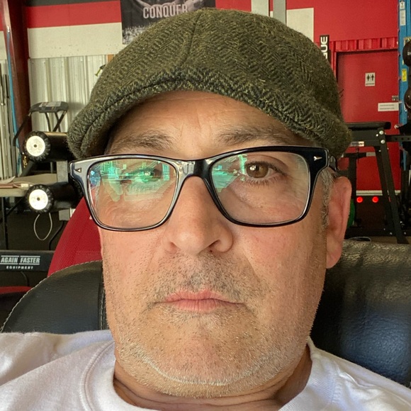 Profile Picture of Jeffery Souza (@jeff1776) on Poshmark