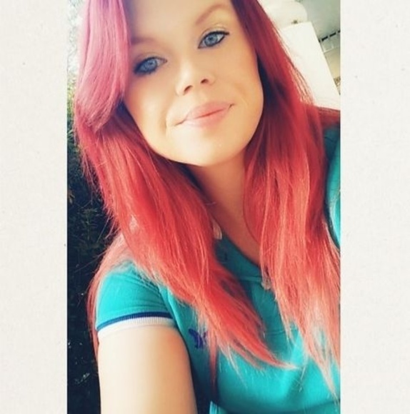 Profile Picture of Julia Schafer (@julielurana) on Poshmark