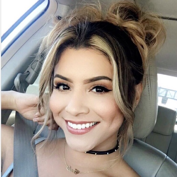 Profile Picture of Andrea Coco (@dreacoco) on Poshmark