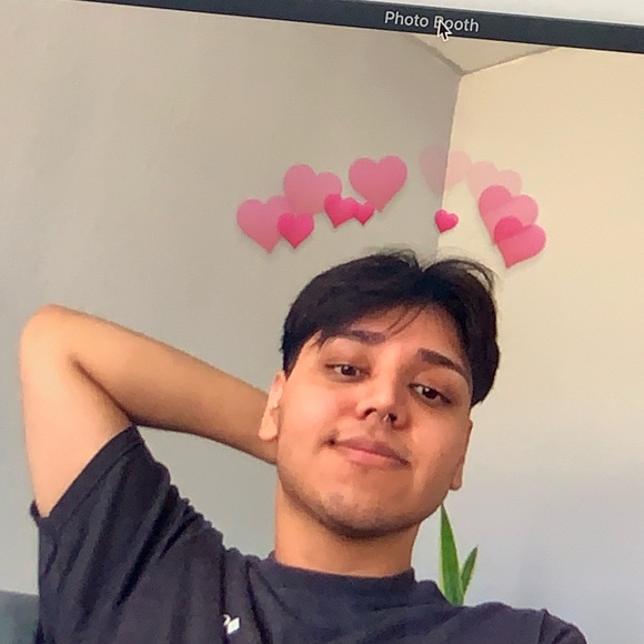 Profile Picture of Francisco Aranda (@uwufran) on Poshmark