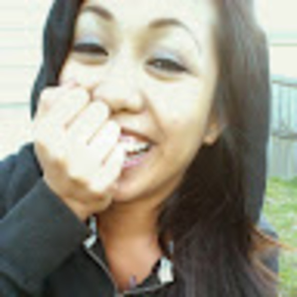 Profile Picture of Samantha Getha (@sammalamma287) on Poshmark