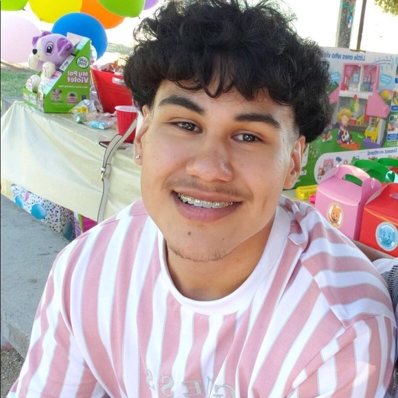 Profile Picture of Andrew Pantoja (@drewlery) on Poshmark