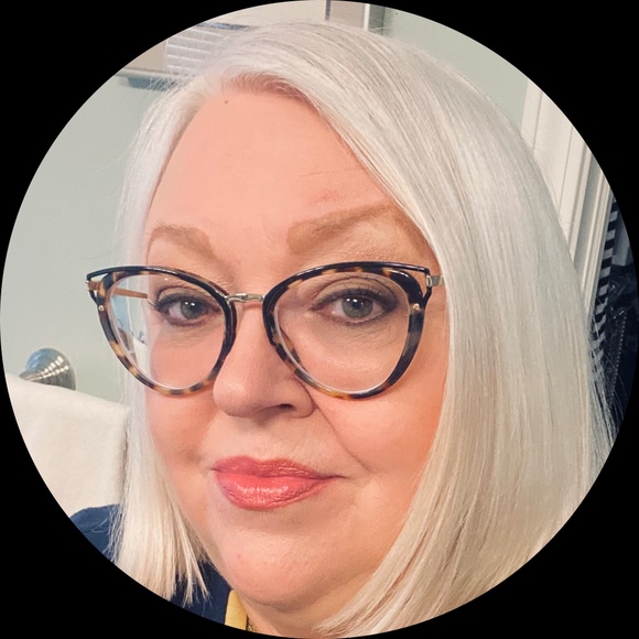 Profile Picture of Julia Faulkner (@jules405) on Poshmark