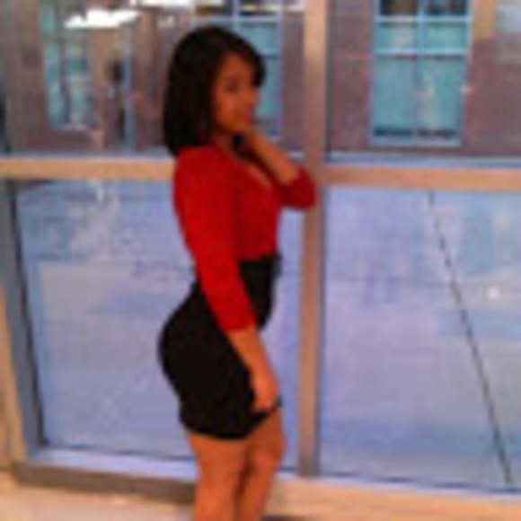 Profile Picture of Fenny Brito (@fennybrito) on Poshmark