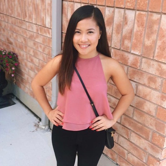 Profile Picture of Mirachelle D (@xomiraox) on Poshmark