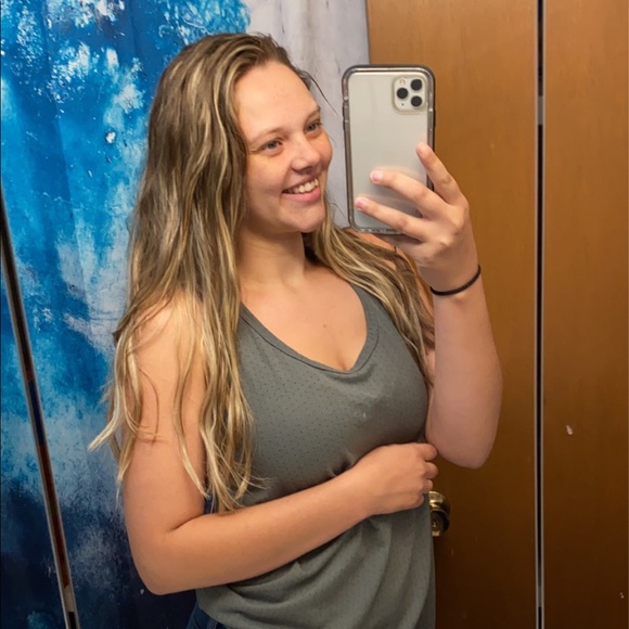 Profile Picture of Dainnee Staron (@dstaron10) on Poshmark