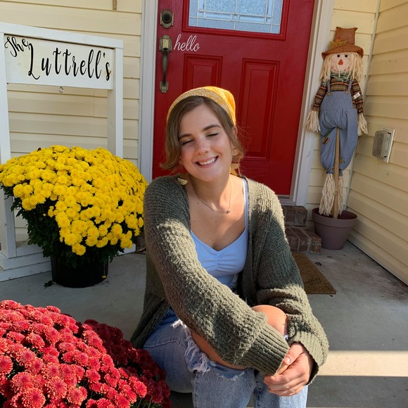 Profile Picture of Emily Luttrell (@emilyluttrell19) on Poshmark