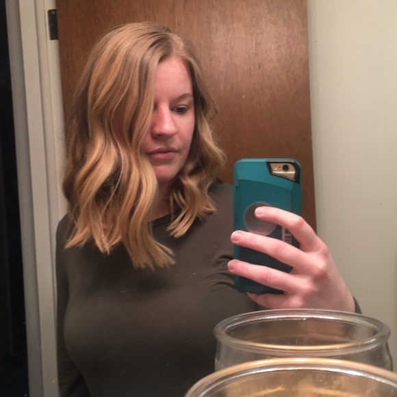 Profile Picture of Laura Joyce (@laurajoyce816) on Poshmark