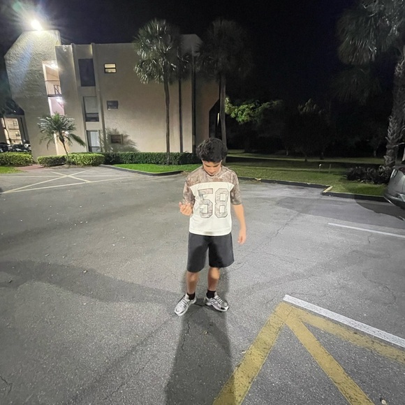 Profile Picture of Andrew Franco (@andrewfranco899) on Poshmark