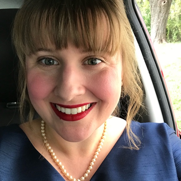 Profile Picture of Alaire Comyn (@acomyn) on Poshmark